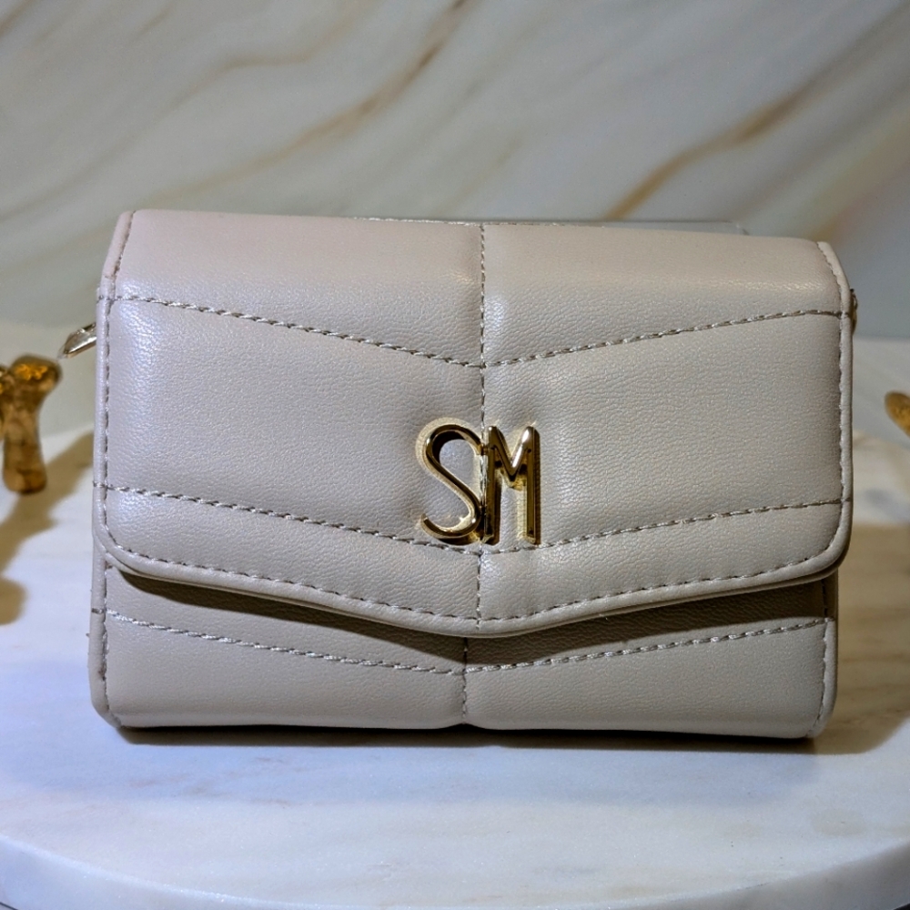 Like New! Steve Madden Bbrett Quilted Wristlet